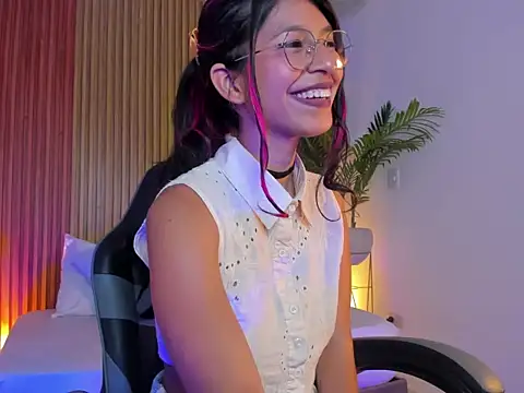 rosalita4  online show from April 16, 2026, 9:39 pm