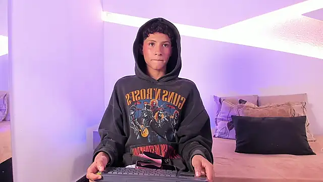 Velvet An online show from May 6, 2026, 5:14 am