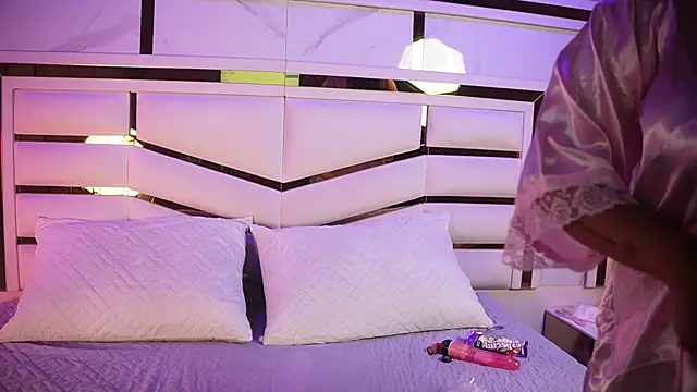 adhara sm online show from April 8, 2026, 5:18 am