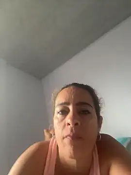 Natigoonzalez online show from April 23, 2026, 1:13 pm