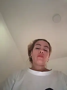 Natigoonzalez online show from April 26, 2026, 1:20 pm