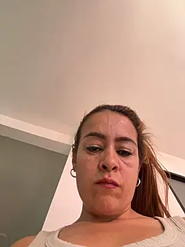 Natigoonzalez online show from May 3, 2026, 5:41 pm
