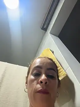 Natigoonzalez online show from May 13, 2026, 2:09 am