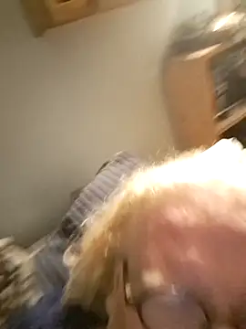 Snapshot of ChrisMtl83 chatting on April 8, 2026, 4:45 am ChrisMtl83 online show from April 8, 2026, 4:45 am