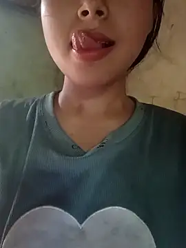 ross001 online show from April 14, 2026, 8:42 am