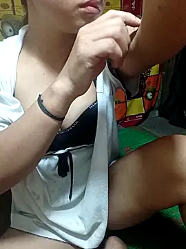 ross001 online show from April 15, 2026, 11:49 pm