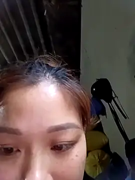 mia0033 online show from April 12, 2026, 11:04 am