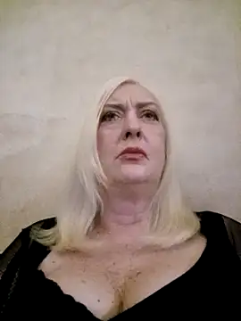 Julia20X online show from April 15, 2026, 10:22 am