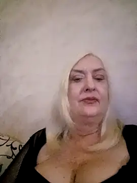 Julia20X online show from April 15, 2026, 8:31 pm