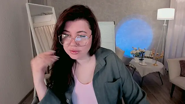 TheaCassian online show from April 17, 2026, 6:49 am