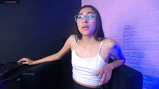 Violett1126 online show from July 7, 2026, 7:23 am