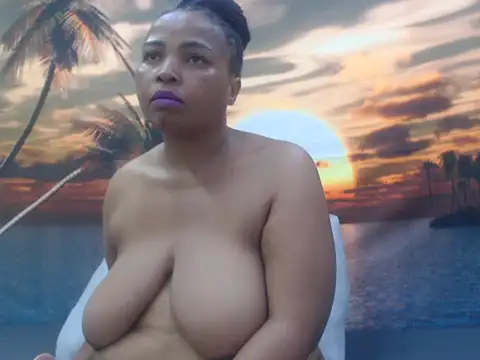 GoldenLuxeLady online show from May 13, 2026, 4:32 am