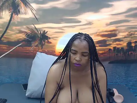 GoldenLuxeLady online show from May 15, 2026, 4:41 am