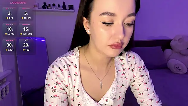SophieLaine online show from April 26, 2026, 7:00 pm