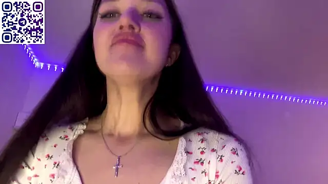 SophieLaine online show from May 8, 2026, 6:24 pm