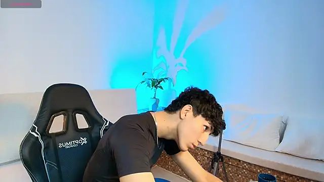 Valentino Rey online show from April 14, 2026, 12:00 pm