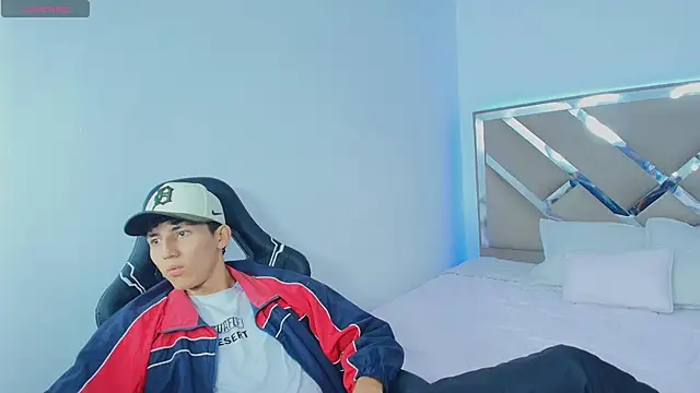 Valentino Rey online show from April 16, 2026, 12:06 pm