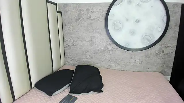 Velvet-Duo online show from May 5, 2026, 12:02 pm
