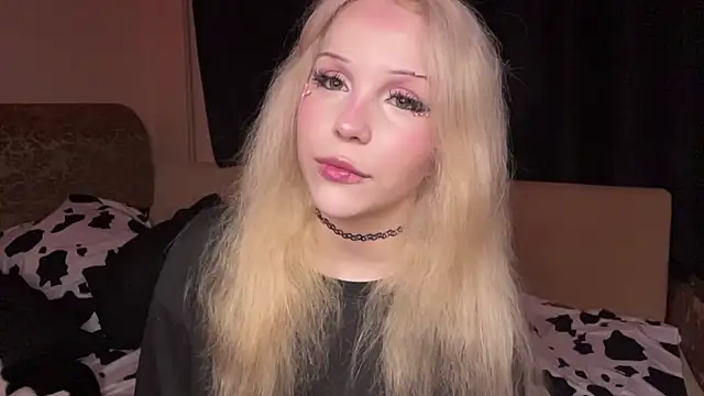 alicauwumeow online show from April 12, 2026, 10:15 pm