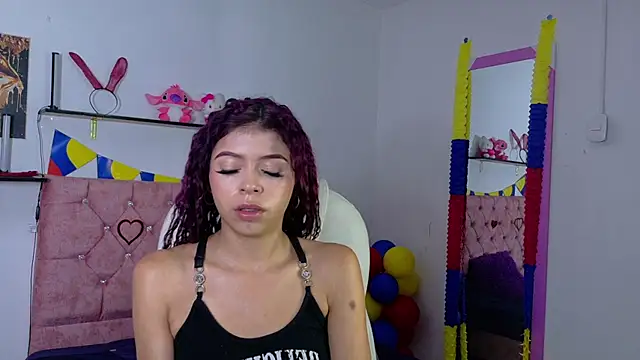 VelinaHoney online show from July 15, 2026, 12:32 pm
