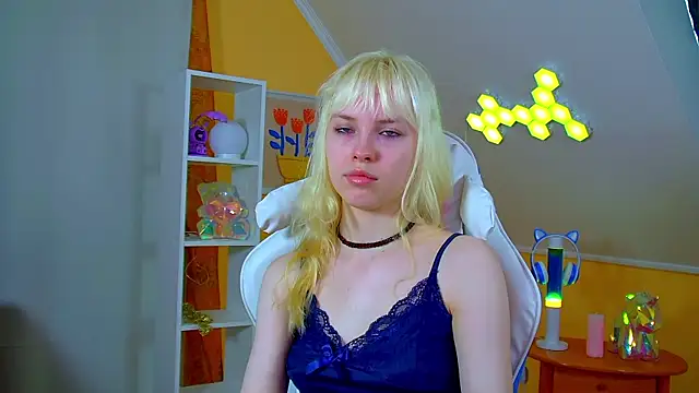HannahHollis online show from July 1, 2026, 6:26 am
