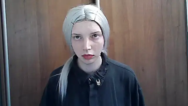 Crimson Lady online show from May 20, 2026, 5:41 pm
