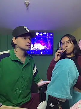 hotlatinocouple   online show from June 19, 2026, 12:59 am