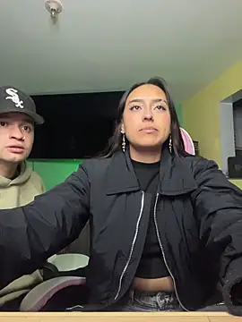 hotlatinocouple   online show from June 28, 2026, 2:39 am