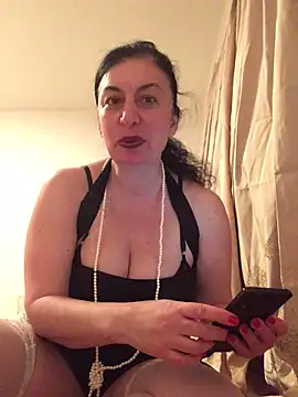 Snapshot of Lizzaa80 chatting on April 27, 2026, 8:18 pm Lizzaa80 online show from April 27, 2026, 8:18 pm
