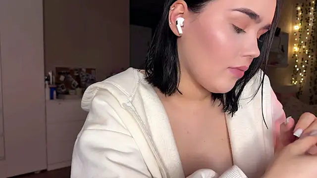 Snapshot of lola_raze chatting on July 2, 2026, 10:49 pm lola raze online show from July 2, 2026, 10:49 pm