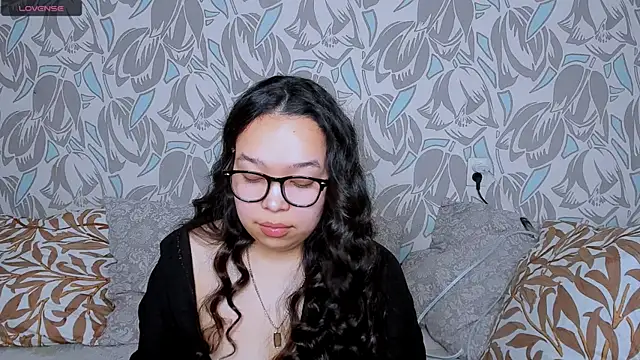 Zlata lee online show from May 7, 2026, 3:23 am