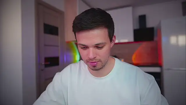 doll boy ob online show from April 16, 2026, 3:24 pm