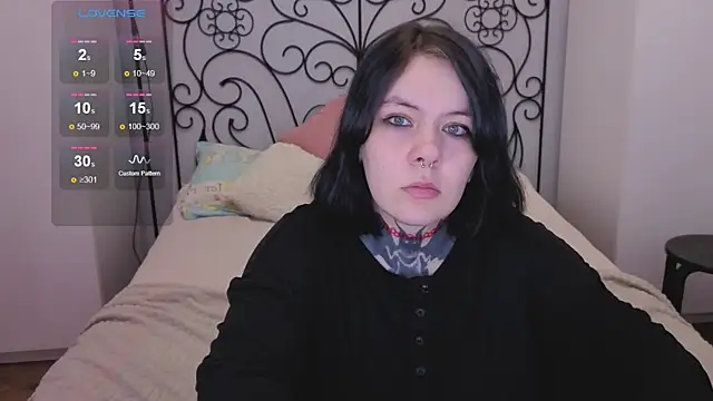 QwertyAnnie Lbo online show from April 23, 2026, 1:35 pm