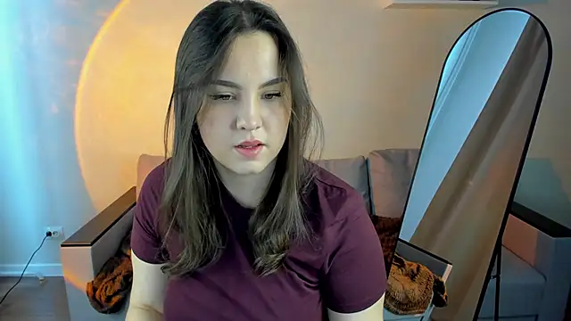 Nelie Evans online show from May 19, 2026, 1:44 am