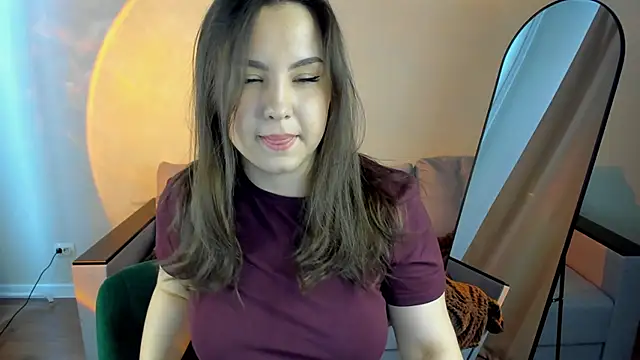 Nelie Evans online show from May 19, 2026, 1:56 am