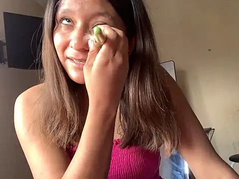 Snapshot of SolMlrena chatting on April 12, 2026, 8:58 pm SolMlrena online show from April 12, 2026, 8:58 pm