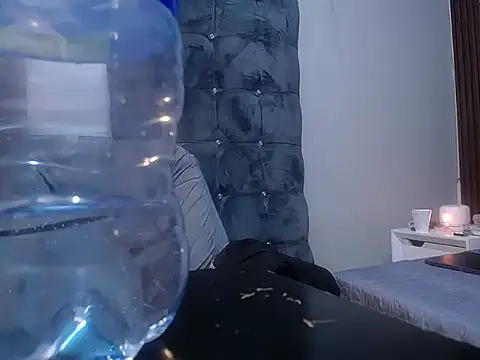 scarletjonescl202 online show from April 15, 2026, 7:58 pm