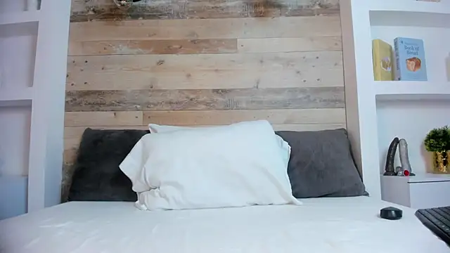 jade spinters online show from April 14, 2026, 2:12 pm