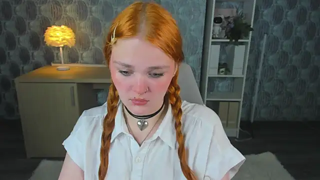 Emilly Hiil online show from July 28, 2026, 1:01 am