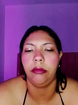 Izel  online show from April 24, 2026, 4:04 am