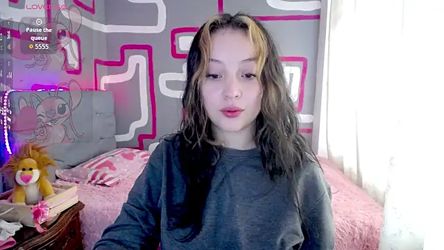 vero doll12 online show from April 13, 2026, 1:27 pm