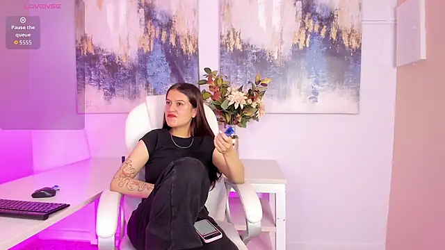madydoll  online show from July 14, 2026, 9:20 pm