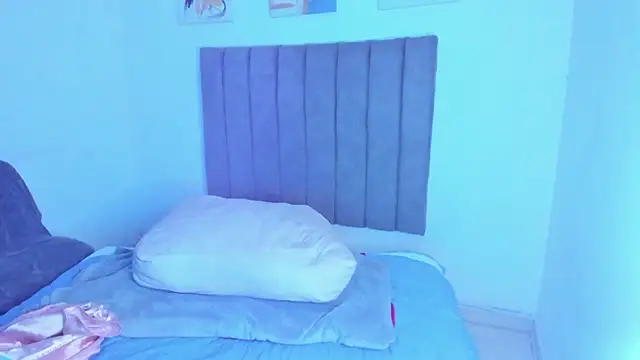 britanny jones1 online show from April 15, 2026, 1:07 pm