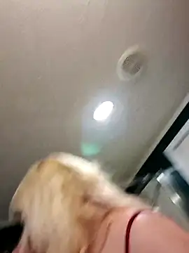 Snapshot of itsthatgirl chatting on April 11, 2026, 3:11 am itsthatgirl online show from April 11, 2026, 3:11 am