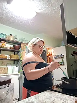 Snapshot of itsthatgirl chatting on April 12, 2026, 12:48 am itsthatgirl online show from April 12, 2026, 12:48 am