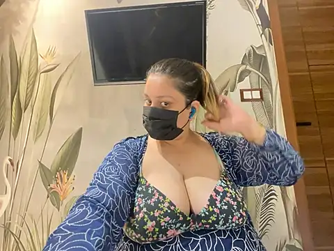 kavyasingh36 online show from May 16, 2026, 12:51 am