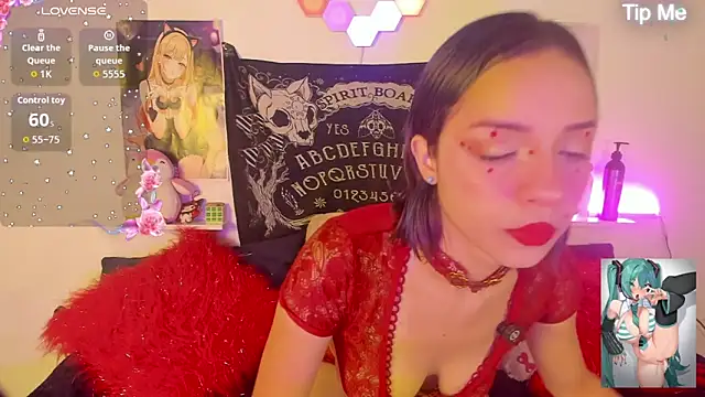 LaxiViolet online show from May 13, 2026, 7:11 pm