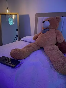 Iam Milly  online show from April 15, 2026, 8:31 pm