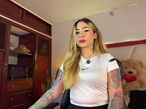 Snapshot of abbymodell1 chatting on May 16, 2026, 11:46 pm abbymodell1 online show from May 16, 2026, 11:46 pm