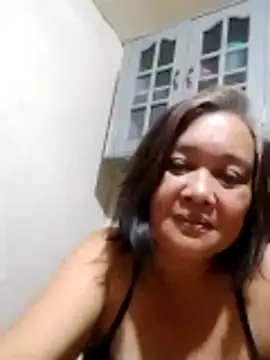 Snapshot of jeanyummytits chatting on May 11, 2026, 1:39 pm jeanyummytits online show from May 11, 2026, 1:39 pm